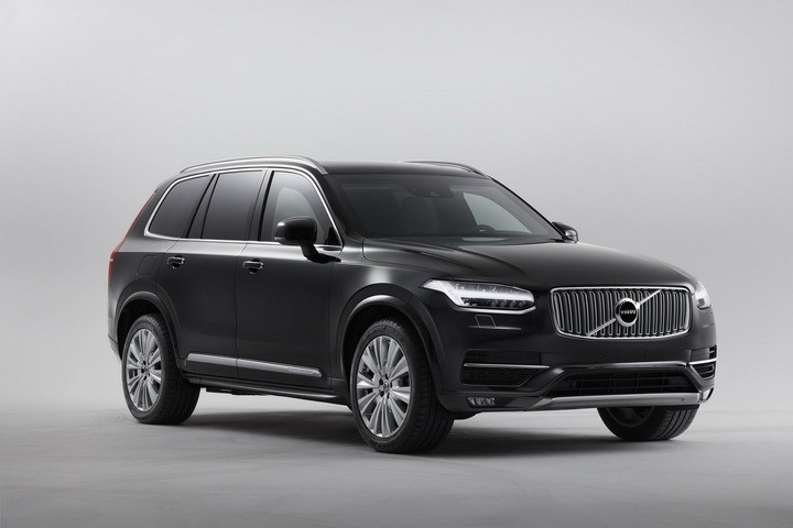 Volvo XC90 thuộc phân khúc xe SUV hạng sang cỡ trung, có 2 phiên bản.