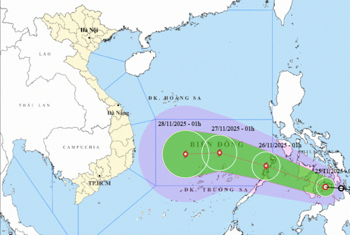 Bản đồ dự báo đường đi, khu vực ảnh hưởng của áp thấp nhiệt đới khả năng sắp đi vào Biển Đông và mạnh thành bão số 15. (Nguồn: NCHMF)