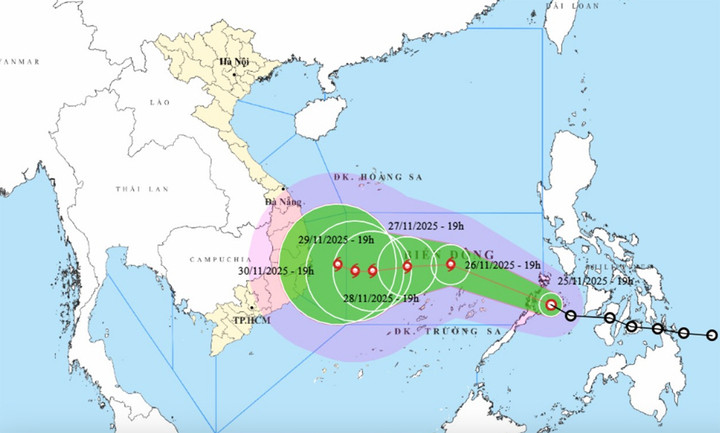 Bản đồ dự báo đường đi, khu vực ảnh hưởng của cơn bão sắp đi vào Biển Đông. (Nguồn: NCHMF)