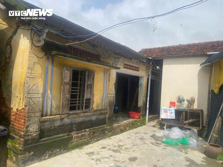 Ngôi nhà cấp 4 nơi ông Hưng và cụ Nhiễu sinh sống.