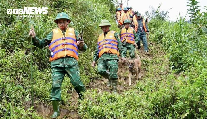 Lực lượng chức năng mở rộng khu vực tìm kiếm.