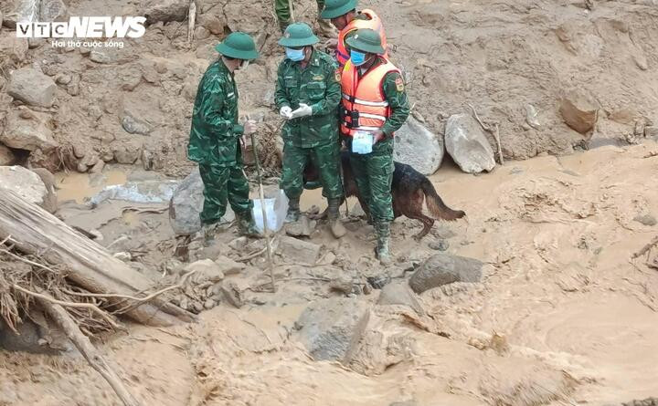 Bên cạnh chướng ngại vật về địa chất, điều kiện thời tiết tại khu vực tìm kiếm cũng là một thách thức lớn và nguy hiểm. (Ảnh: S.H)