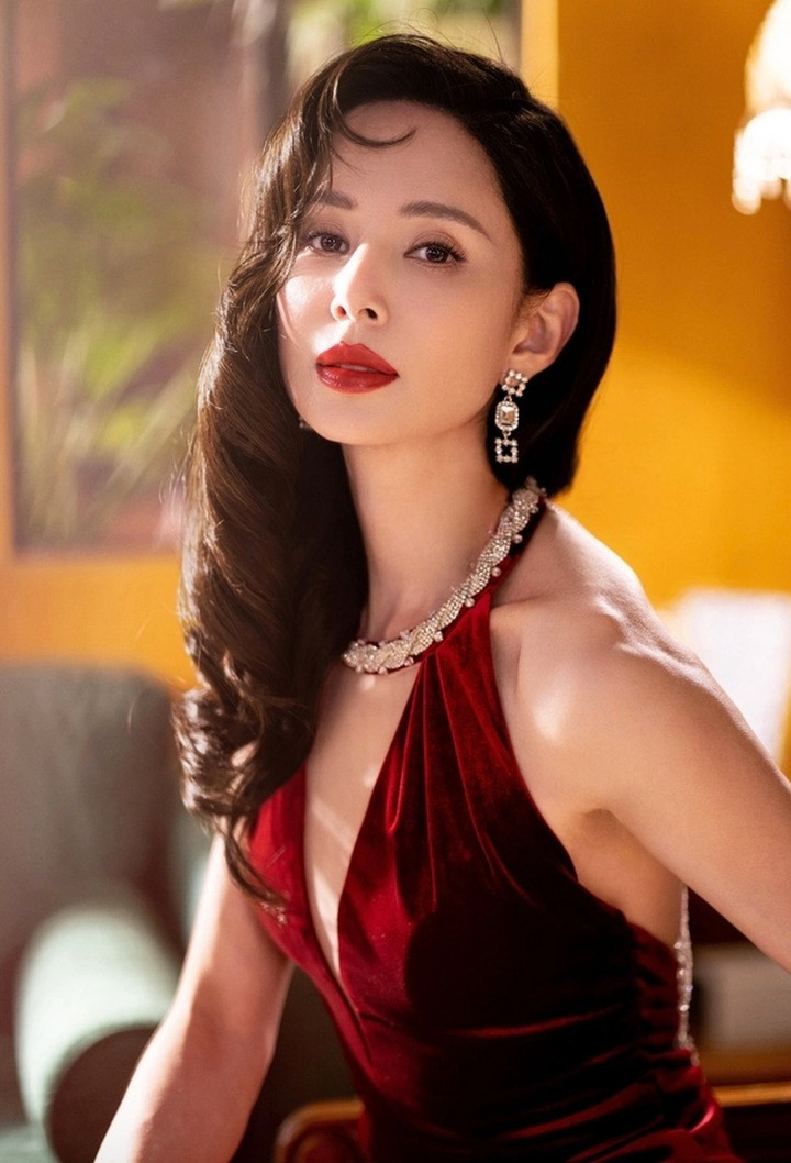 "Giờ đây, tôi trở nên bình thản, đầu óc của tôi cũng già dặn hơn theo tuổi tác. Tôi cảm thấy càng lớn tuổi, tôi càng hiểu rõ bản thân hơn từ đó tôi thấy thoải mái hơn", cô nói.