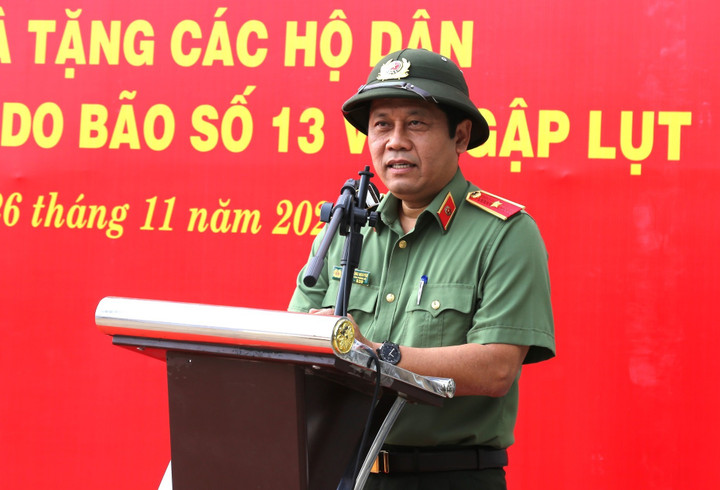 Thiếu tướng Nguyễn Hồng Nguyên phát biểu.