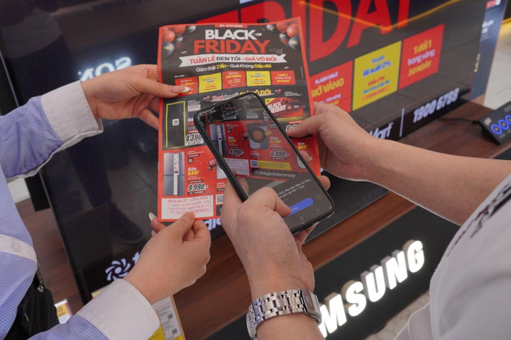 Khách hàng dễ dàng kiểm tra và đối chiếu giá bằng mã QR trên từng sản phẩm.