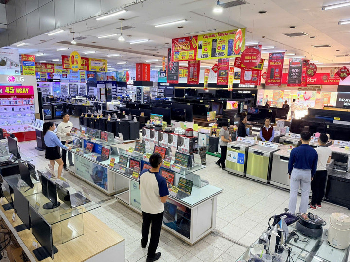 Tất cả sản phẩm đều được trưng bày kèm giá công khai, sẵn hàng – không lo hết sớm.