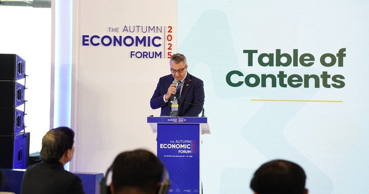 Ông Sam Conroy, Chủ tịch Hiệp hội Thương mại Australia tại Việt Nam (AusCham) chia sẻ về kinh nghiệm xây dựng chính quyền thông minh. (Ảnh: Đại Việt)