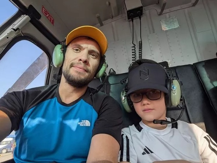 Jake và Rio đã đi trực thăng đến Lukla.