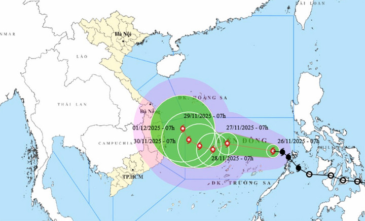 Bão số 15 Koto cách đảo Song Tử Tây khoảng 440km về phía Đông, cực đại có thể mạnh cấp 11, giật cấp 14. (Nguồn: NCHMF)
