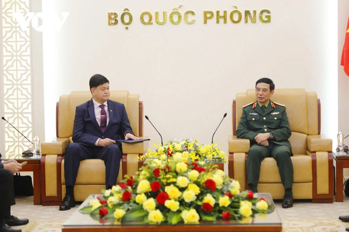 Đại tướng Phan Văn Giang và ông Irineo C.Espino.
