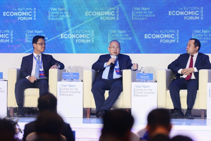 Thứ trưởng Bộ Tài chính Đỗ Thành Trung (giữa) chia sẻ về nguồn lực cho chuyển đổi xanh giai đoạn 2026-2030.