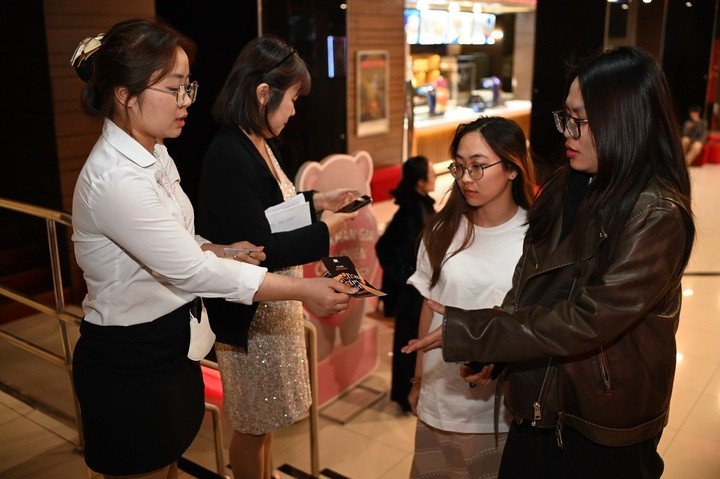 Bộ phim thu hút đông đảo khán giả đến xem.