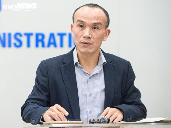 Ông Hoàng Phúc Lâm, Phó Giám đốc Trung tâm Dự báo khí tượng thủy văn quốc gia thông tin tại cuộc họp. (Ảnh: Viên Minh)