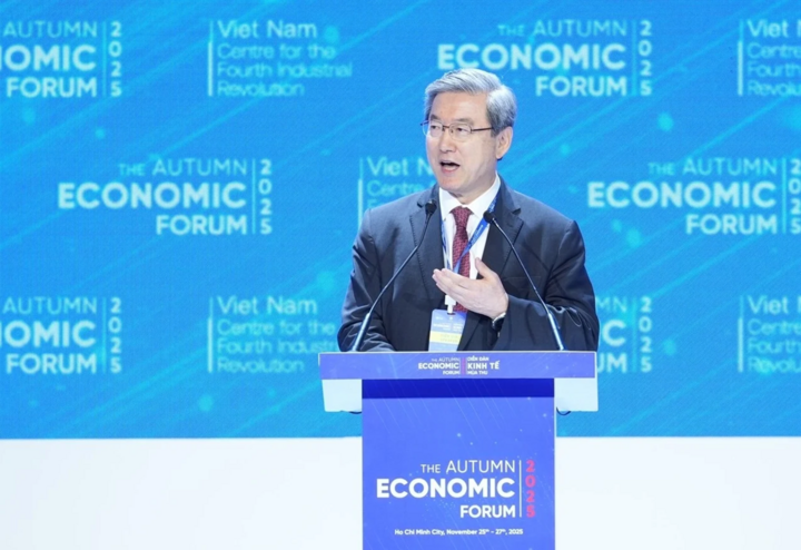 Giáo sư Đại học Quốc gia Seou - Young Sup Joo, cho rằng TP.HCM có cơ hội tuyệt vời để trở thành siêu đô thị và AI sẽ giải quyết điểm nghẽn hiện có.