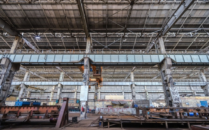 Nhà máy xe lửa Gia Lâm (hiện nay là Công ty Xe lửa Gia Lâm) được thành lập năm 1905 dưới chế độ cai trị của thực dân Pháp. Nơi đây từng sản sinh ra những sản phẩm được coi là niềm tự hào của biết bao thế hệ đường sắt như: Đầu máy hơi nước “Tự lực”; đầu máy diesel “Đổi mới"...(Ảnh: Tiền phong)