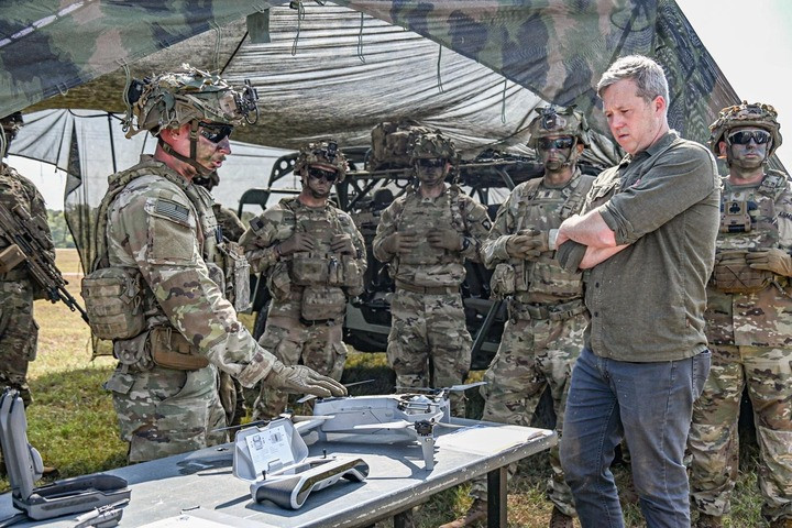 Driscoll cũng thúc đẩy hiện đại hóa quân đội Mỹ và tác chiến máy bay không người lái.