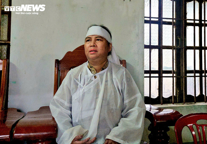 Bà Mịn đã có 7 ngày trông ngóng, tìm chồng rồi phải chấp nhận sự thật và lập bàn thờ.