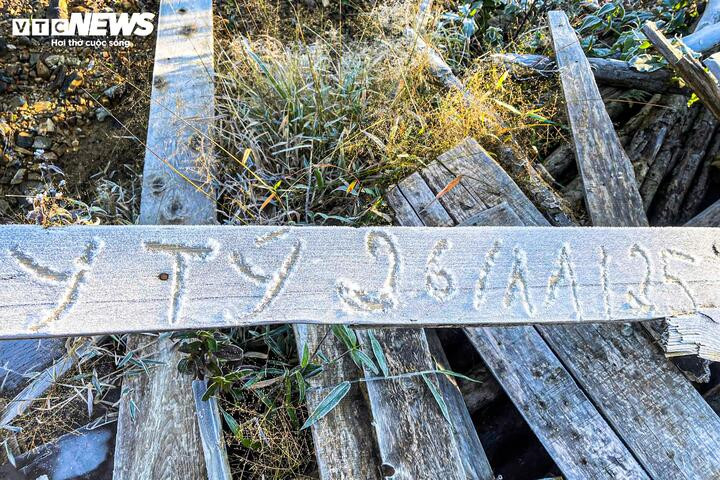 Băng tuyết phủ trắng Y Tý. (Ảnh: Gơ Du Lịch)