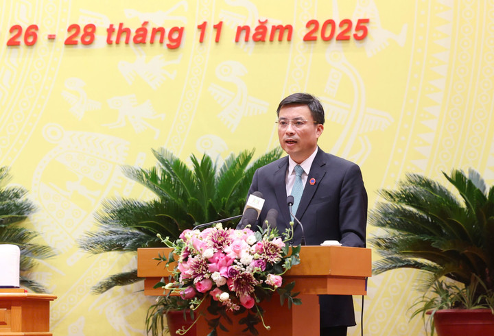 Chánh án TAND TP Hà Nội Nguyễn Xuân Kỳ trình bày báo cáo tại kỳ họp.