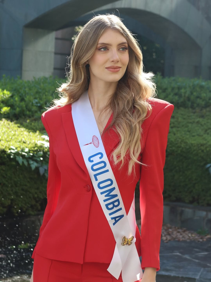 Ngay từ đầu cuộc thi, cô gây ấn tượng ngay từ đầu bởi vẻ đẹp rực rỡ, phong thái tự tin và khả năng giao tiếp linh hoạt