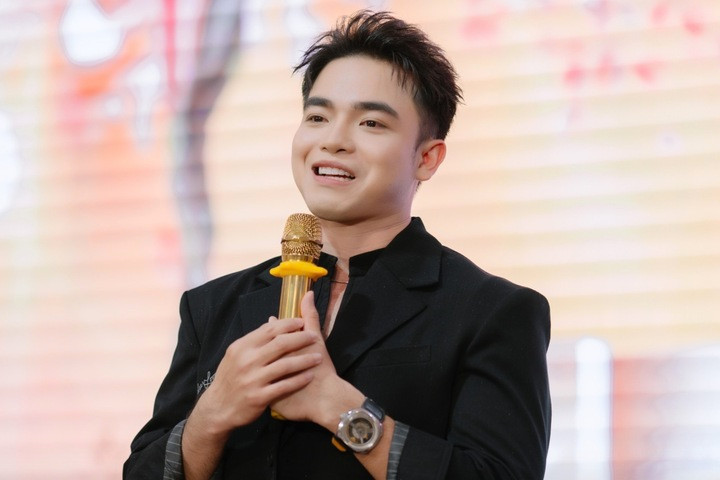 MC, nhà văn Hải Triều.