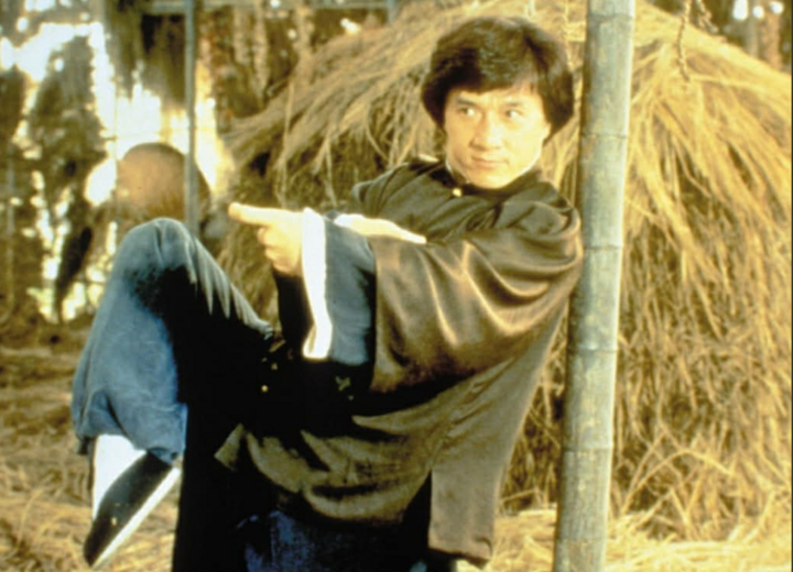 Thành Long trong một cảnh phim của "Túy quyền" (1978).