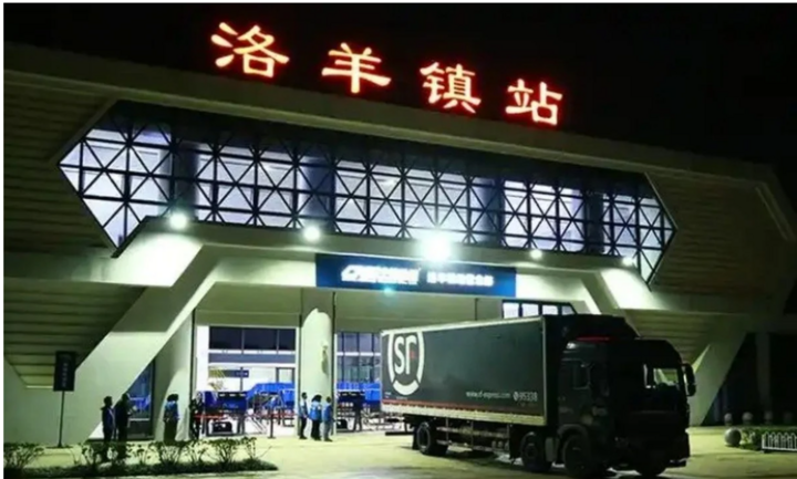 Ga Luoyangzhen ở Thành phố Côn Minh, nơi một tàu thử nghiệm đâm vào nhóm công nhân đường sắt vào sáng sớm 27/11. Ảnh: SCMP