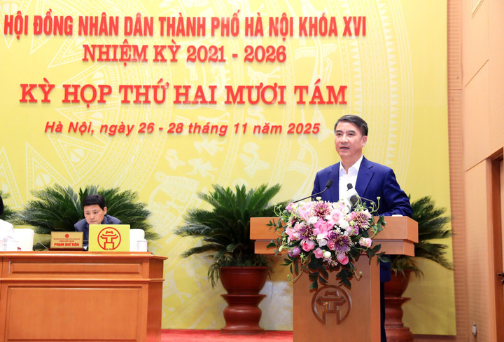 Phó Chủ tịch UBND thành phố Nguyễn Xuân Lưu trình bày báo cáo.