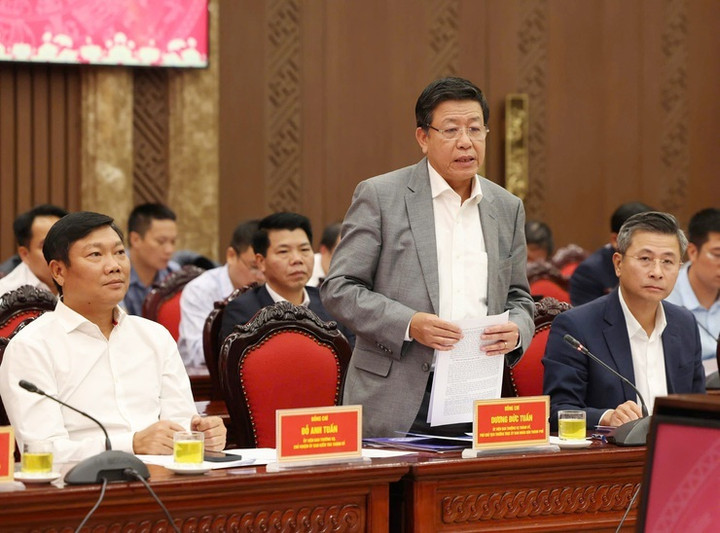 Phó Chủ tịch Thường trực UBND thành phố Dương Đức Tuấn phát biểu tại hội nghị