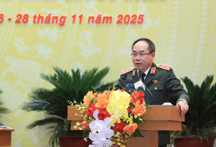 Trung tướng Nguyễn Thanh Tùng, Giám đốc Công an Hà Nội, trình bày dự thảo.