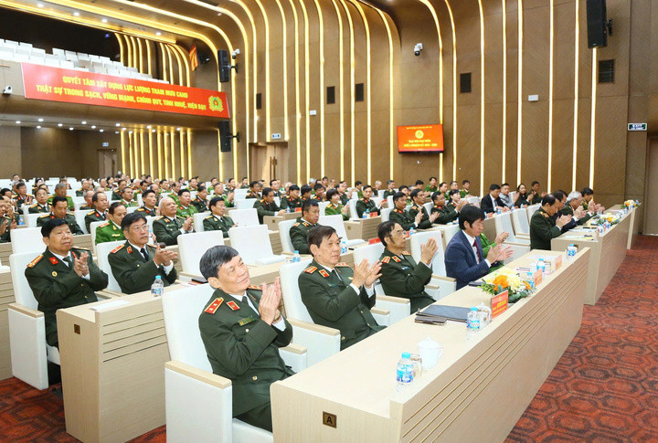 Các đại biểu dự đại hội sáng 25/11.