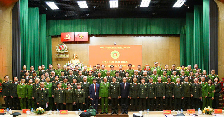 Bộ trưởng Lương Tam Quang và các đại biểu dự đại hội sáng 25/11.