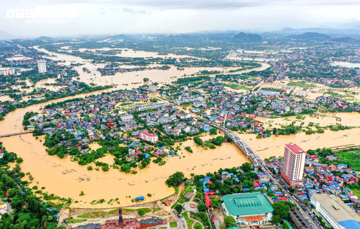 Trung tâm tỉnh Thái Nguyên ngập sâu.