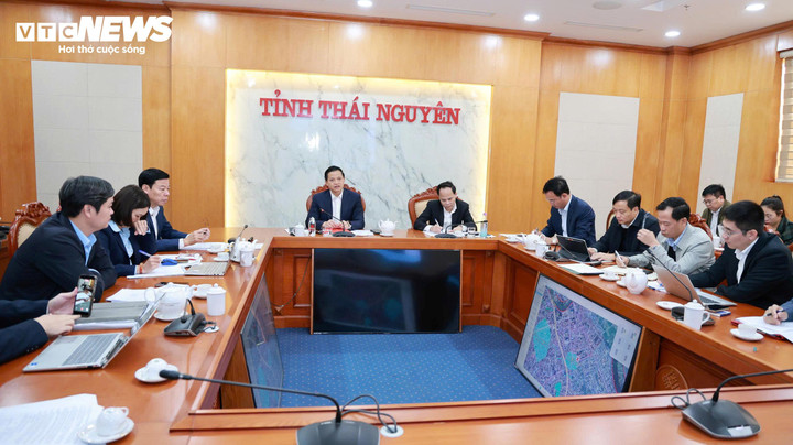 Chủ tịch UBND tỉnh Thái Nguyên Vương Quốc Tuấn chủ trì cuộc họp bàn giải pháp xử lý ngập úng tại khu vực trung tâm tỉnh.