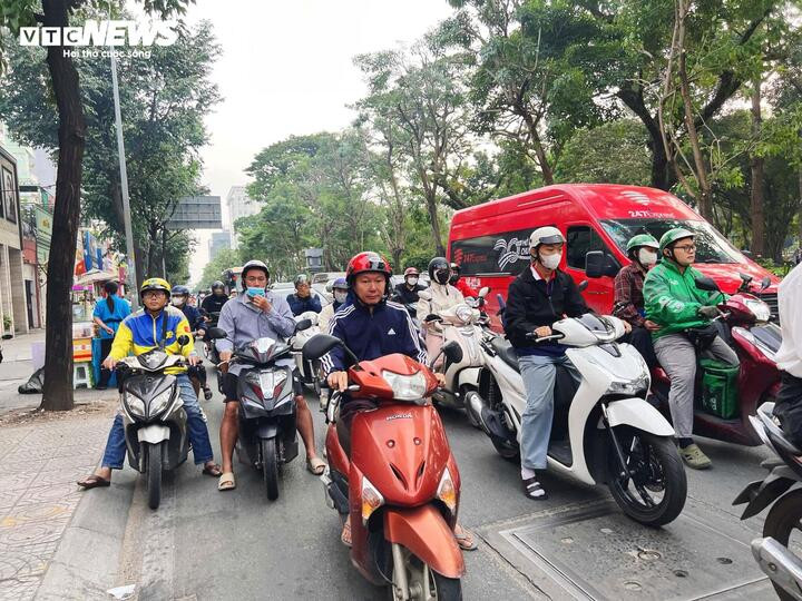 Sáng nay, nhiệt độ TP.HCM còn 19°C. (Ảnh: Phan Nga)