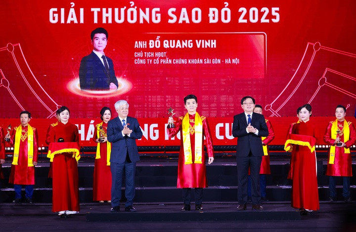 Doanh nhân Đỗ Quang Vinh được vinh danh trong TOP 10 Giải thưởng Sao Đỏ 2025 - 2