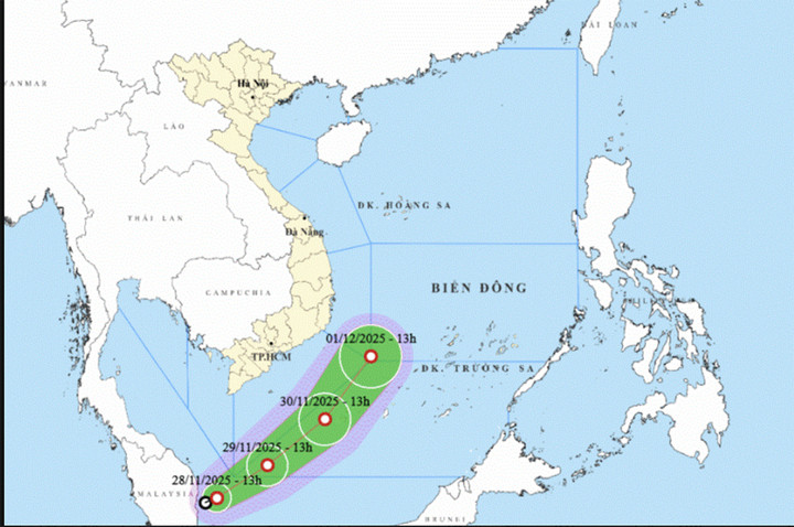 Bản đồ dự báo đường đi, khu vực ảnh hưởng của áp thấp nhiệt đới gần Biển Đông. (Nguồn: NCHMF)