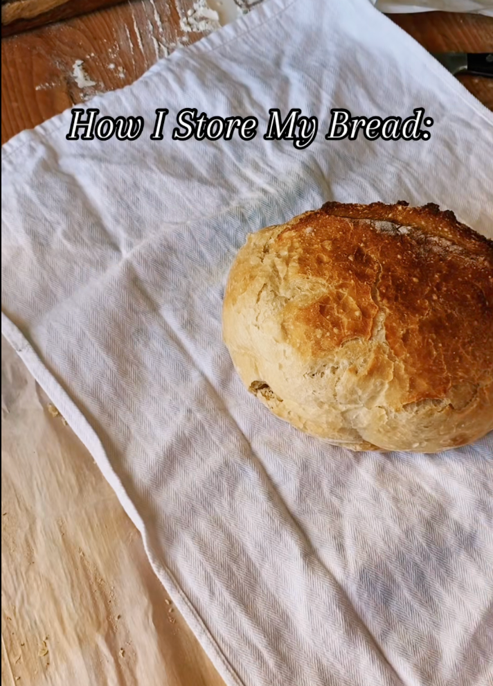 Bảo quản bánh mì bằng khăn coton sẽ thơm ngon hơn.