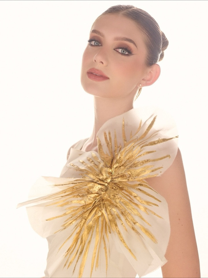 Trong phần thi ứng xử, khi được hỏi: “Nếu phải mô tả trải nghiệm tại Hoa hậu Quốc tế cho gia đình và những người thân yêu, bạn sẽ nói gì?”, cô trả lời: "Gia đình tôi có mặt ở đây hôm nay, vì thế tôi chia sẻ trực tiếp với họ".