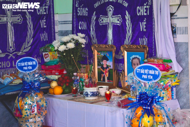 Chỉ kịp cứu chính mình, người đàn ông day dứt khi mất 3 người thân trong lũ - 6