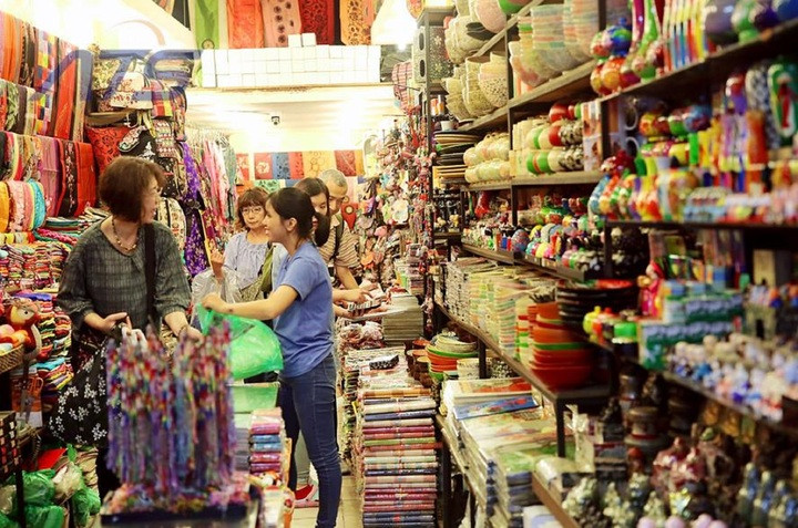 Bộ Tài chính đề xuất nâng ngưỡng tính thuế với hộ kinh doanh lên 500 triệu đồng/năm. (Ảnh minh hoạ)