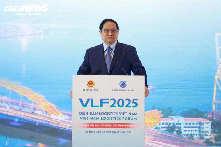 Thủ tướng Phạm Minh Chính cho rằng đã đến lúc logistics phải chuyển mình từ vai trò "hậu cần thầm lặng" sang "động lực tăng trưởng quốc gia".