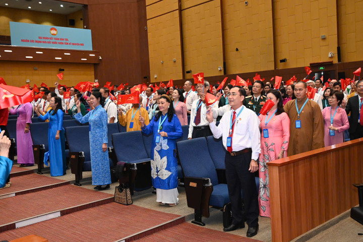 Đại hội sáng nay sẽ thông qua dự thảo Nghị quyết Đại hội đại biểu MTTQ Việt Nam TP.HCM lần thứ I, nhiệm kỳ 2025-2030.