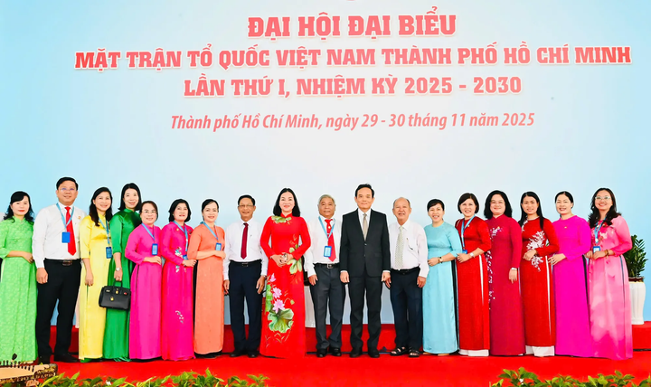 Bí thư Trần Lưu Quang cùng các đại biểu tham dự Đại hội.