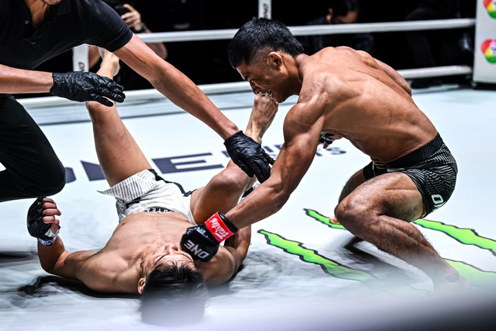 Nazareth Lalthazuala thắng trong 17 giây.