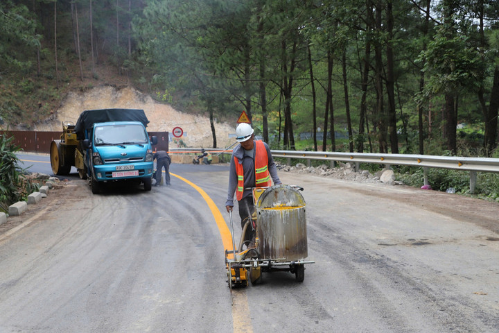 Việc khắc phục sạt lở trên đèo Mimosa đã xong, kể từ 18h ngày 30/11, các phương tiện có thể đi lại qua đây bình thường. Ảnh: Đ.K
