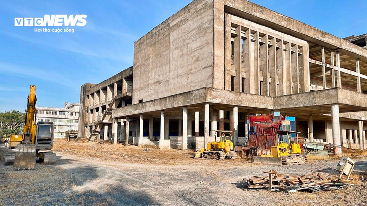 Liên quan dự án, ngày 14/10, Thanh tra Chính phủ đã có kết luận chỉ ra nhiều hạn chế, thiếu sót tại Bệnh viện Ung bướu. Ngay sau đó, TP Cần Thơ tập trung chỉ đạo tái khởi động, quyết tâm không để công trình tiếp tục trở thành 'ung bướu' trong mắt người dân.