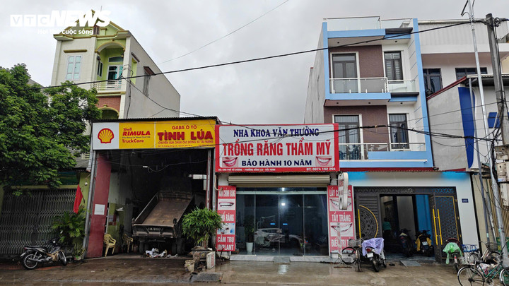 Nhiều lô đất gặp khó khi muốn sửa chữa, xây mới vì chưa có sổ đỏ.