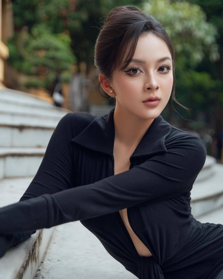 Ngọc Trâm (Bùi Thị Ngọc Trâm) sinh năm 1999. Ít ai biết, cô từng là sinh viên Học viện Hàng không Việt Nam.