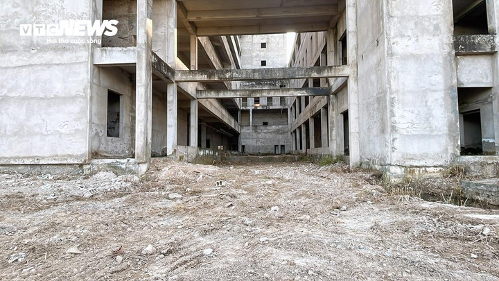 Theo đó, cơ cấu nguồn vốn gồm vốn vay ODA của Hungary hơn 272 tỷ đồng, vốn ngân sách Trung ương 1.334 tỷ đồng và hơn 465 tỷ đồng vốn đối ứng địa phương. Tổng mức đầu tư được điều chỉnh tăng thêm khoảng 344 tỷ đồng do chênh lệch tỷ giá, nâng tổng vốn dự kiến lên 2.071 tỷ đồng.